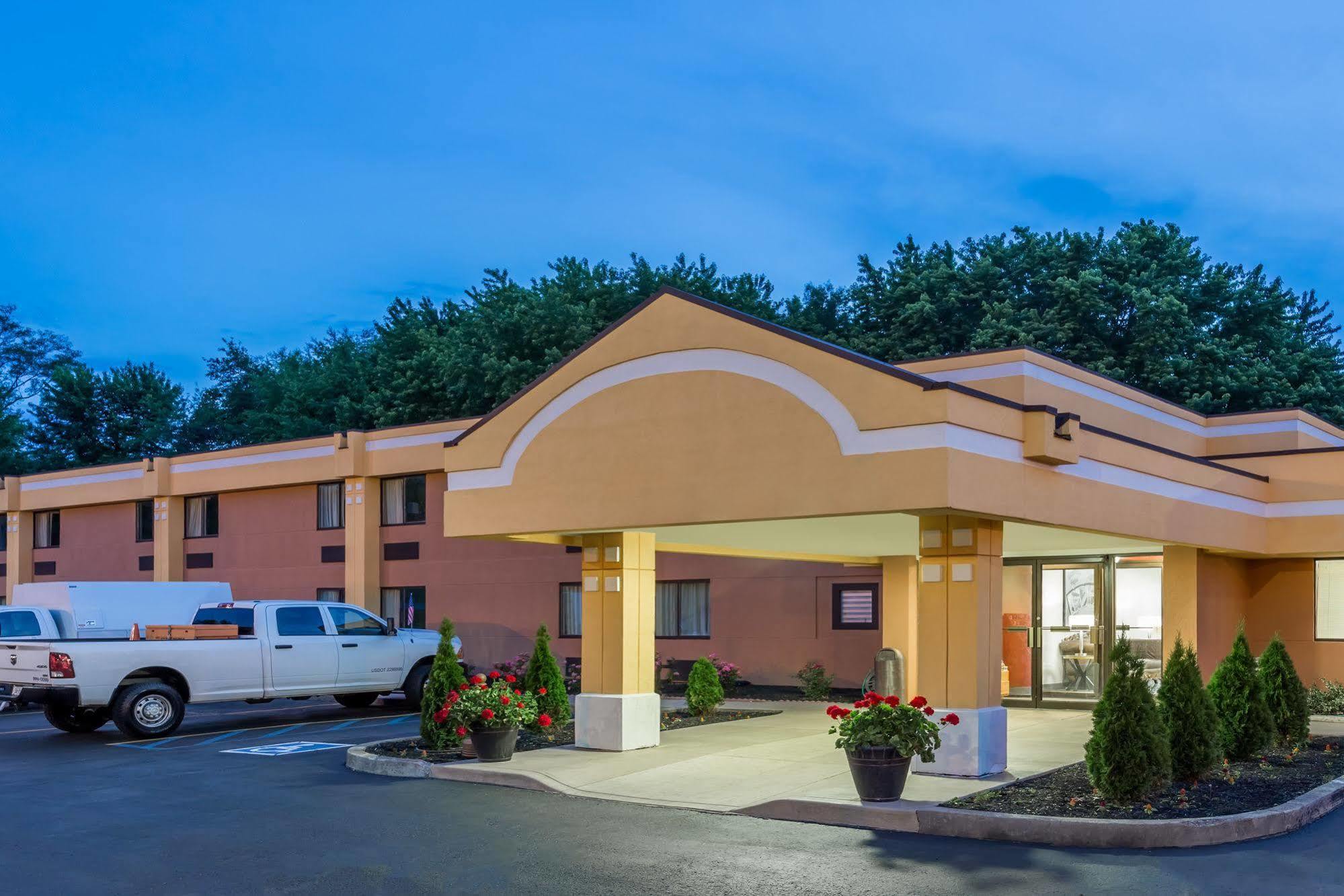 Super 8 By Wyndham Motel Logansport